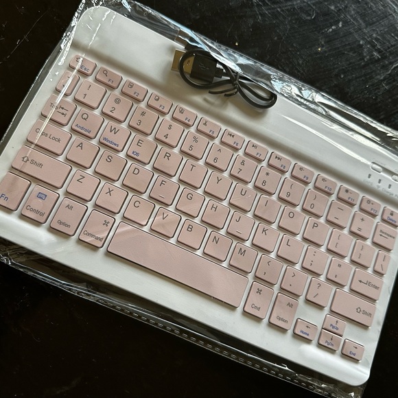 Pink Wireless Keyboard - Picture 2 of 4
